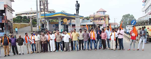 ಪರೇಶ್ ಮೇಸ್ತಾ ನಿಗೂಢ ಸಾವು ಪ್ರಕರಣ: ಆರೋಪಿಗಳ ಬಂಧನಕ್ಕೆ ಆಗ್ರಹಿಸಿ ಮಡಿಕೇರಿಯಲ್ಲಿ ಪ್ರತಿಭಟನೆ